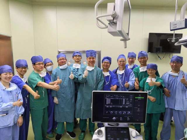新华医院完成亚洲首例胎儿宫内主动脉瓣球囊扩张术
