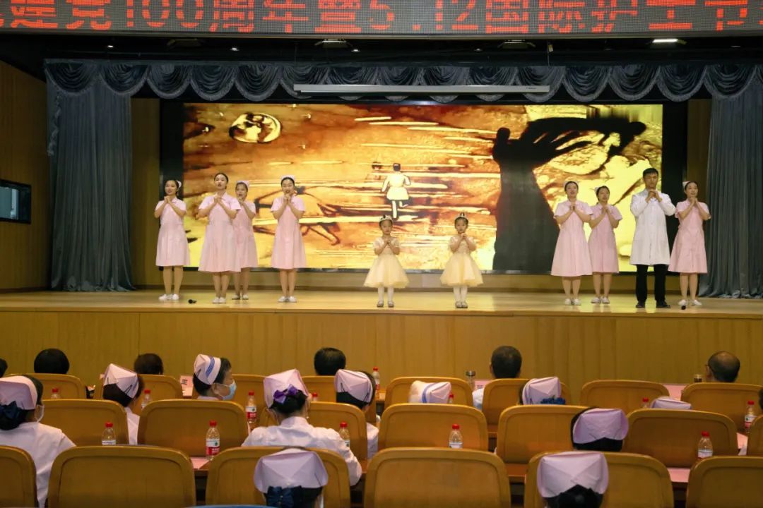 郑州大学第三附属医院（省妇幼保健院）成功举办庆祝 5.12 国际护士节表彰大会