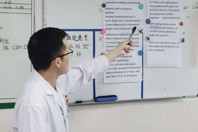 深圳市妇幼保健院福强院区妇科病房成功开展晨会英语交接班