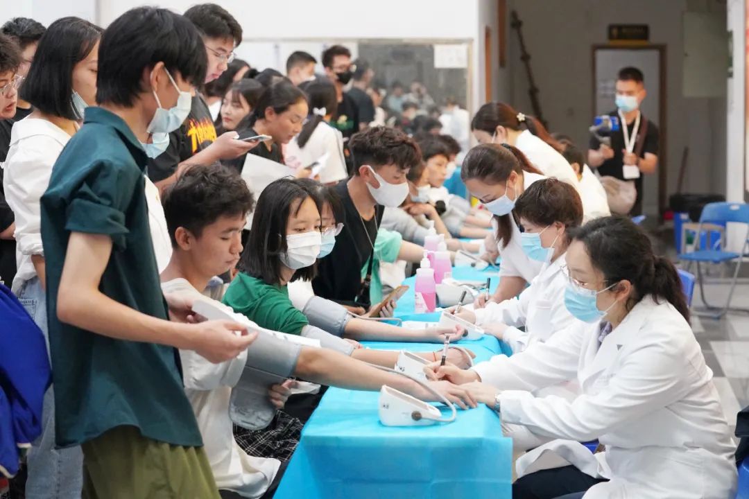 教师节，成都京东方医院为四川文化产业职业学院师生体检