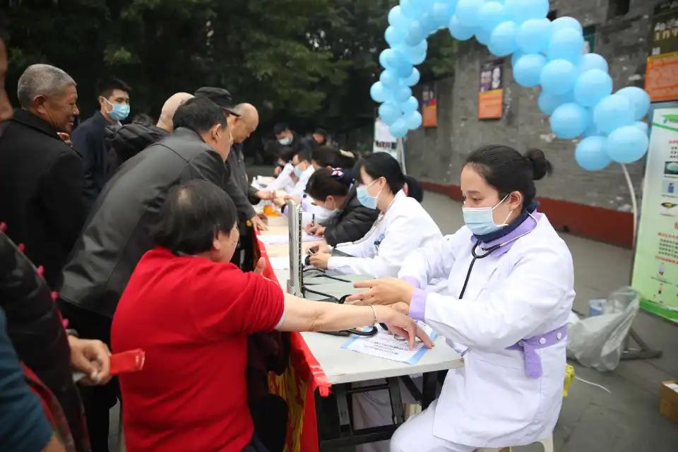 眉山市中医医院开展「联合国糖尿病日」义诊活动