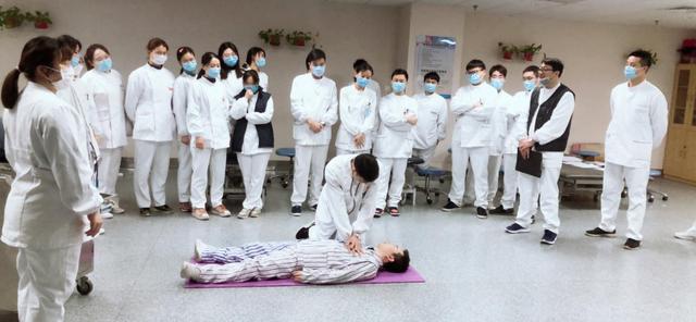 上海二康康复治疗部开展突发心跳呼吸骤停应急模拟演练