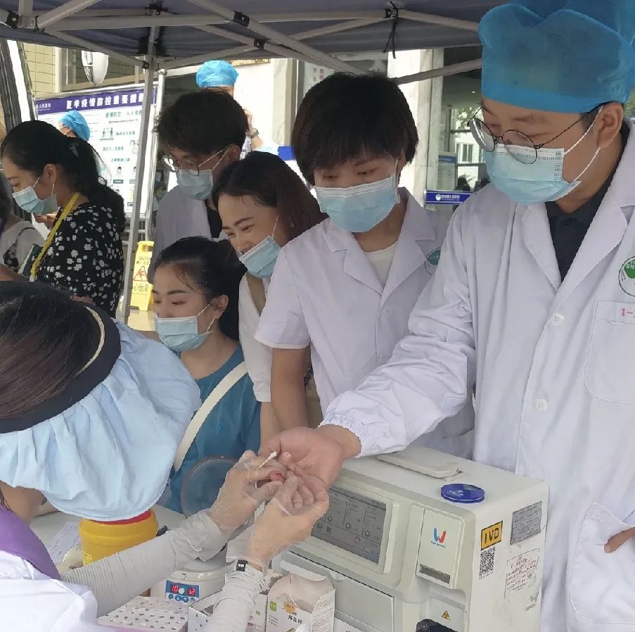 捐出一片热血，奉献一片爱心：岳池县人民医院 2021 年无偿献血量再创新高