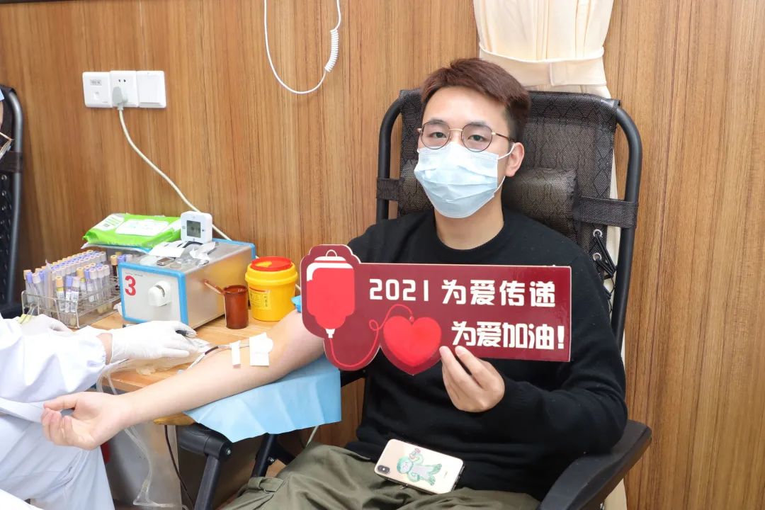为 100 人点赞！上海力泉医院半天爱心献血近 15000 ml！