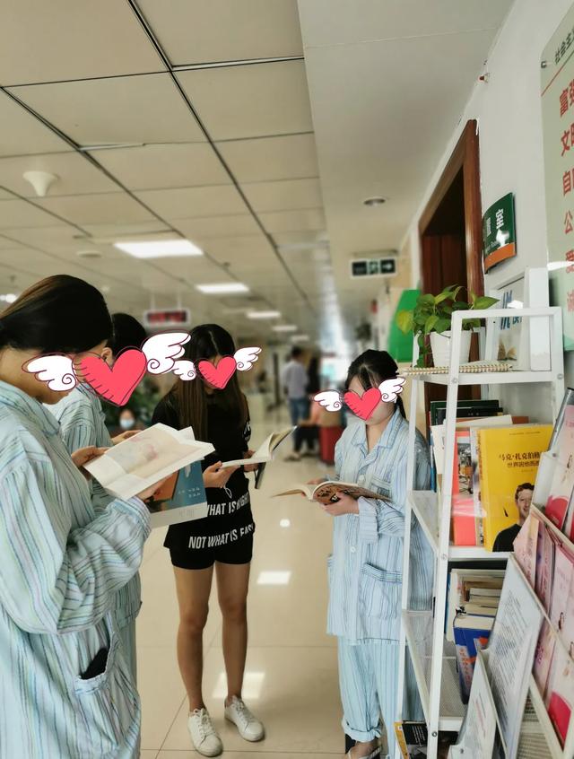 暖心！医患和谐书为媒，患者给医院无偿捐赠近千本图书