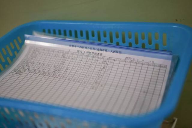 硬核病区管理：成都市一医院一患一陪一证，「自己人」也要防