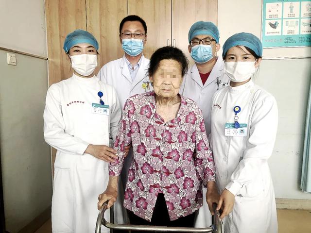 95 岁老奶奶股骨头换新记