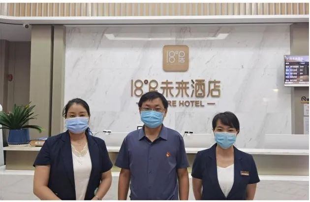 河南省直第三人民医院：核酸采集现场的一面锦旗
