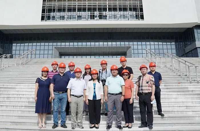 深圳大学医学部党委书记柴金龙一行莅临广西医科大学附属口腔医院参观交流