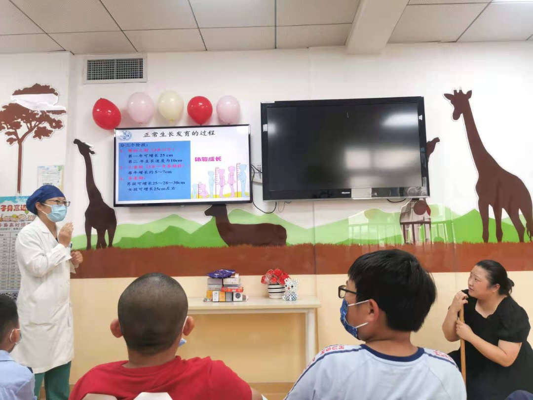 上海市同济医院儿科护理团队开展儿童身高专题科普活动