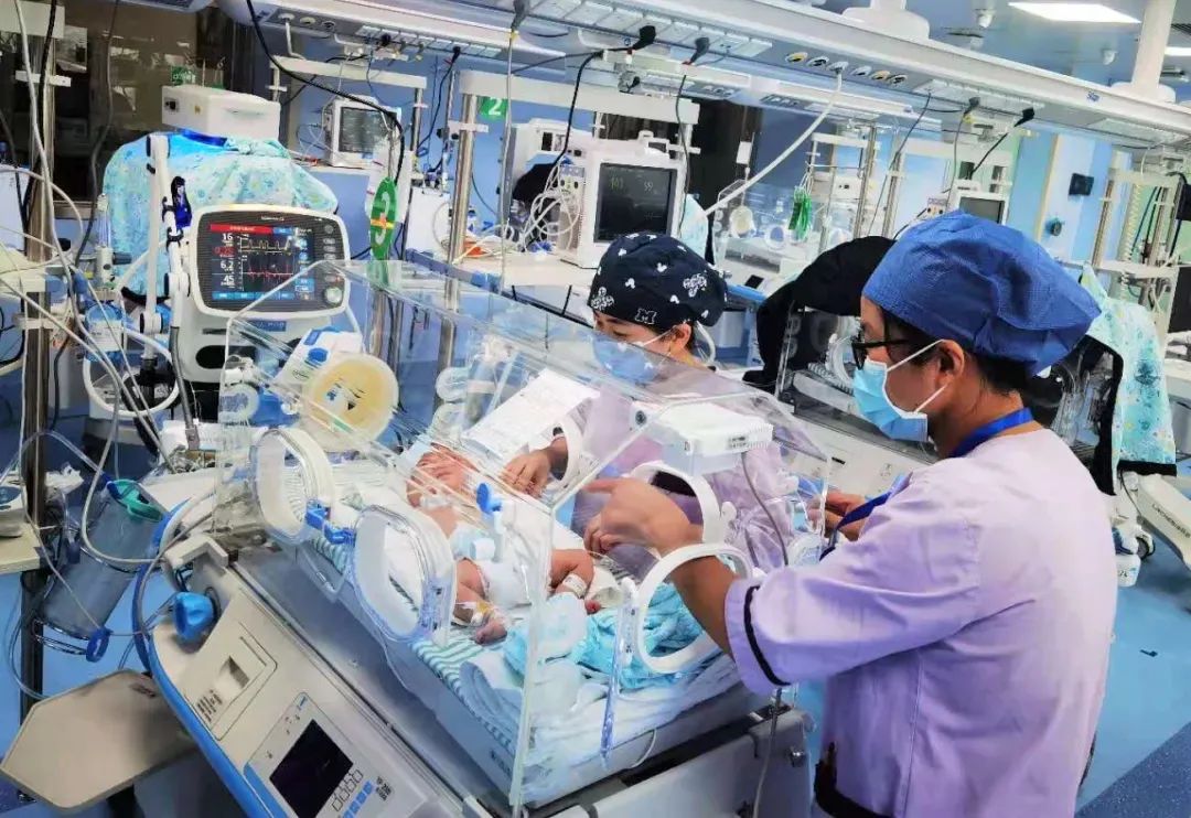 深圳市萨米医疗中心成功救治胎粪吸入综合征新生儿