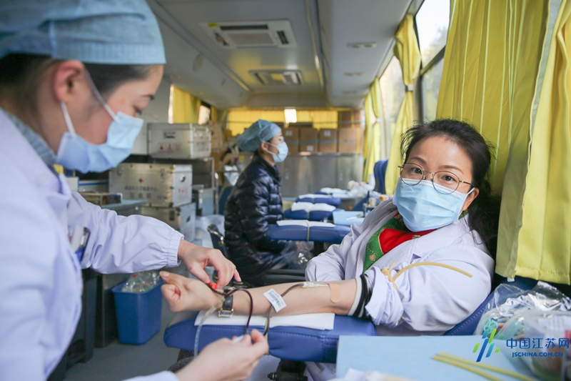 南京儿童医院 221 名医护人员「组团」献血 56940 毫升