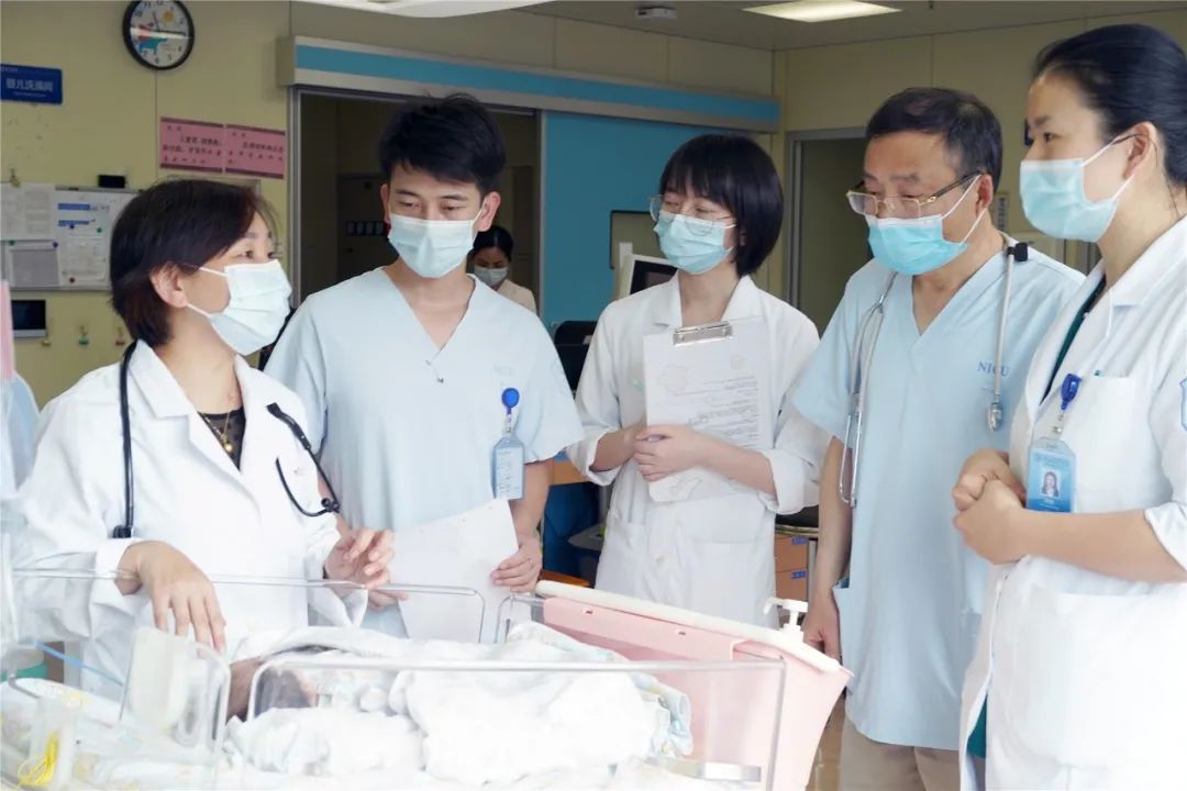 浙江大学医学院附属第四医院成功开展浙中首例新生儿膈疝手术