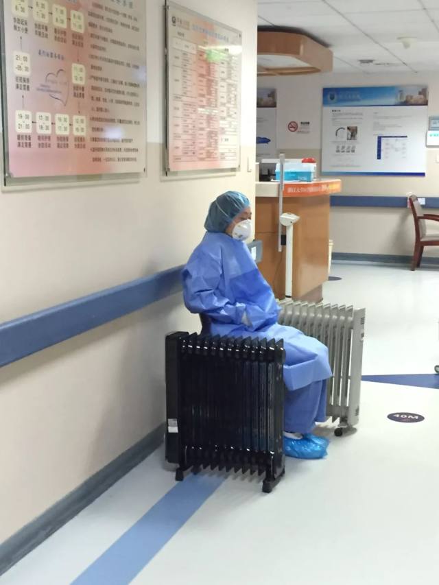 邵逸夫医院丨隔离病房里的「冷」与「热」