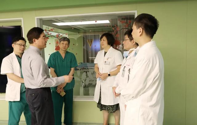 上海市同仁医院首例经导管主动脉瓣置换术顺利完成
