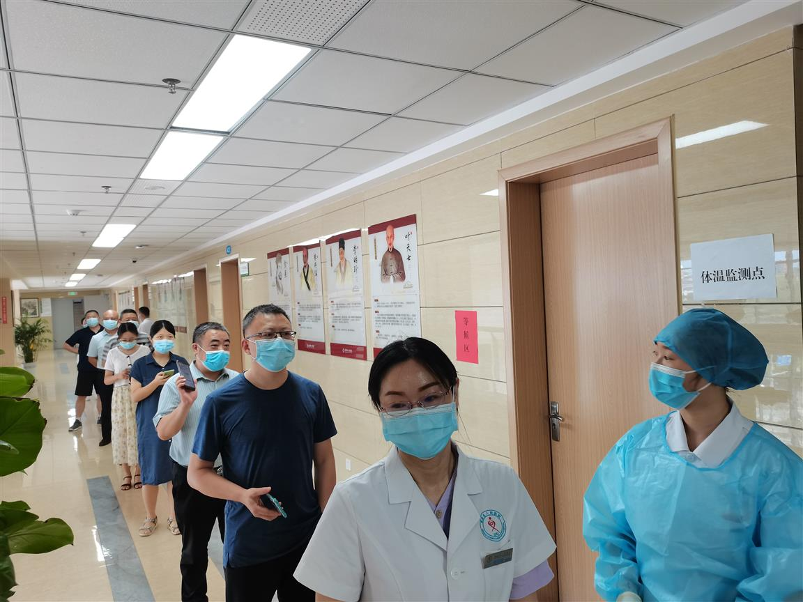 实战演练 硬核抗疫 ——蓬溪县人民医院开展大规模人群核酸采样应急演练
