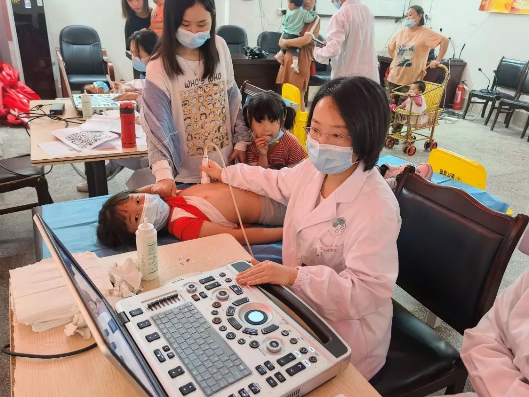 川北医学院附属医院携手岳池县人民医院开展「关心儿童——超声心脏检查义诊公益活动」