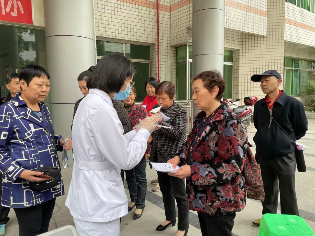 重庆市璧山区人民医院内科二支部党员医疗服务队开展幽门螺杆菌科普义诊活动