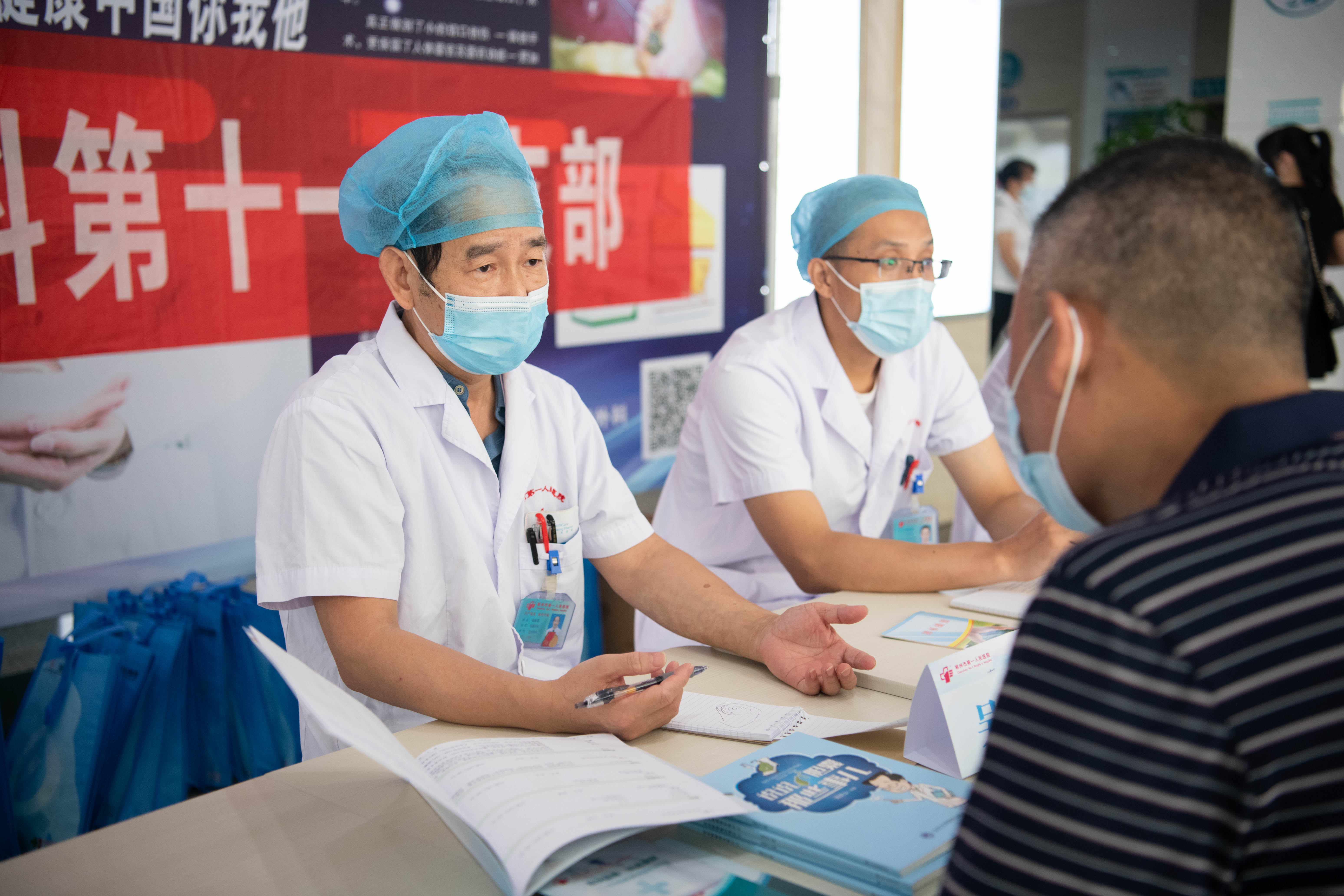 胆囊健康日，郴州市第一人民医院开展义诊惠民活动