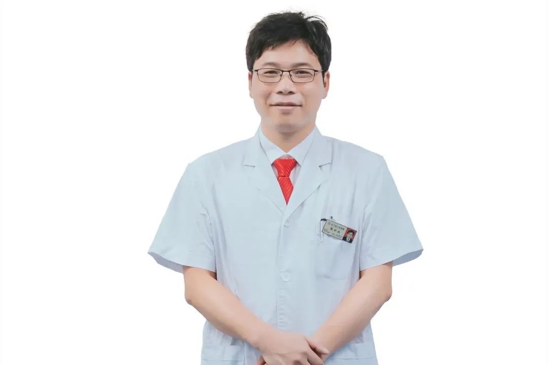 庆祝中国医师节，石门县人民医院 25 名医师受表彰