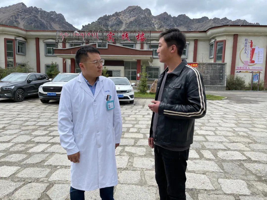 您呵护西藏的花朵，我们守护您的健康——西藏阜康医院 5 G 车载移动 CT 行纪