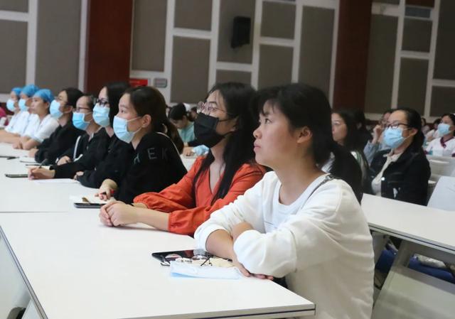 职业礼仪要规范 ，用心服务无止境