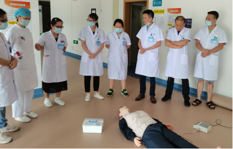 广州市东升医院影像中心举行心肺复苏培训演练