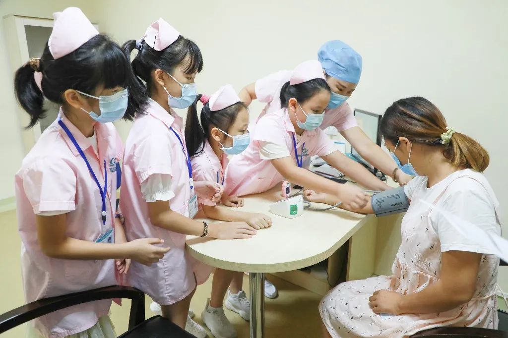 海南现代妇女儿童医院：60 名萌娃医护职业「初体验」，玩转职场实现梦想