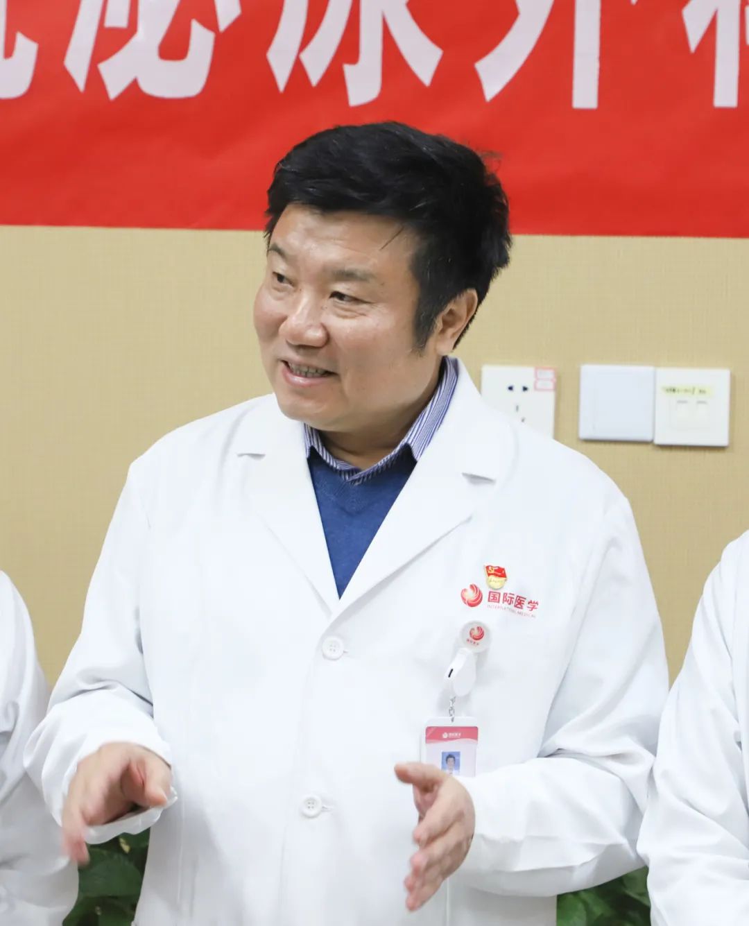 西安高新医院泌尿外科达芬奇机器人手术突破 100 例
