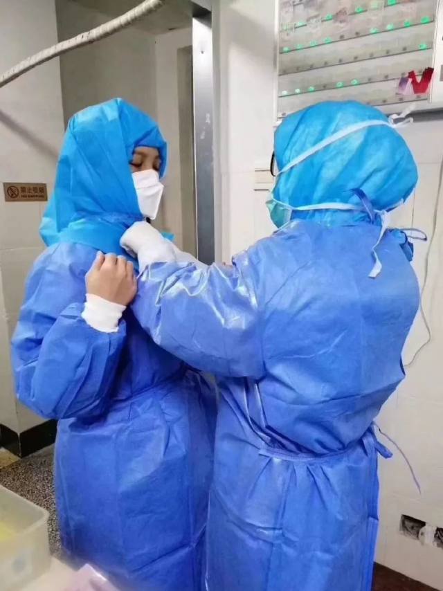 一座上不了热搜的县城医院，在打一场广西最难的「战疫」