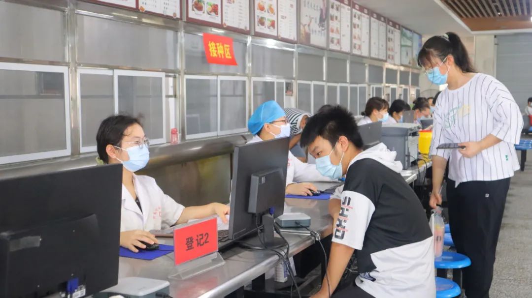 河南信合医院顺利完成第一阶段适龄学生新冠疫苗接种工作