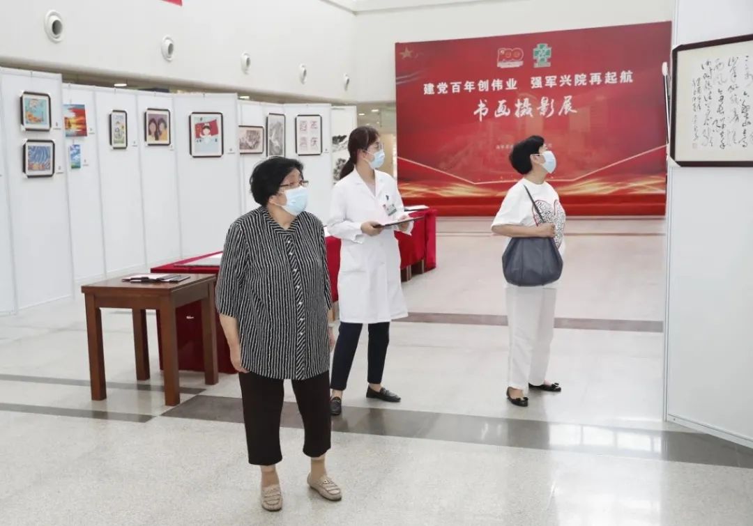 上海东方肝胆外科医院举办「建党百年创伟业 强军兴院再起航」书画摄影展