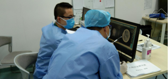 请放心，我们绝不会放弃任何一个病人！——西安交大一附院援武汉国家医疗队成功抢救新冠肺炎合并脑疝患者