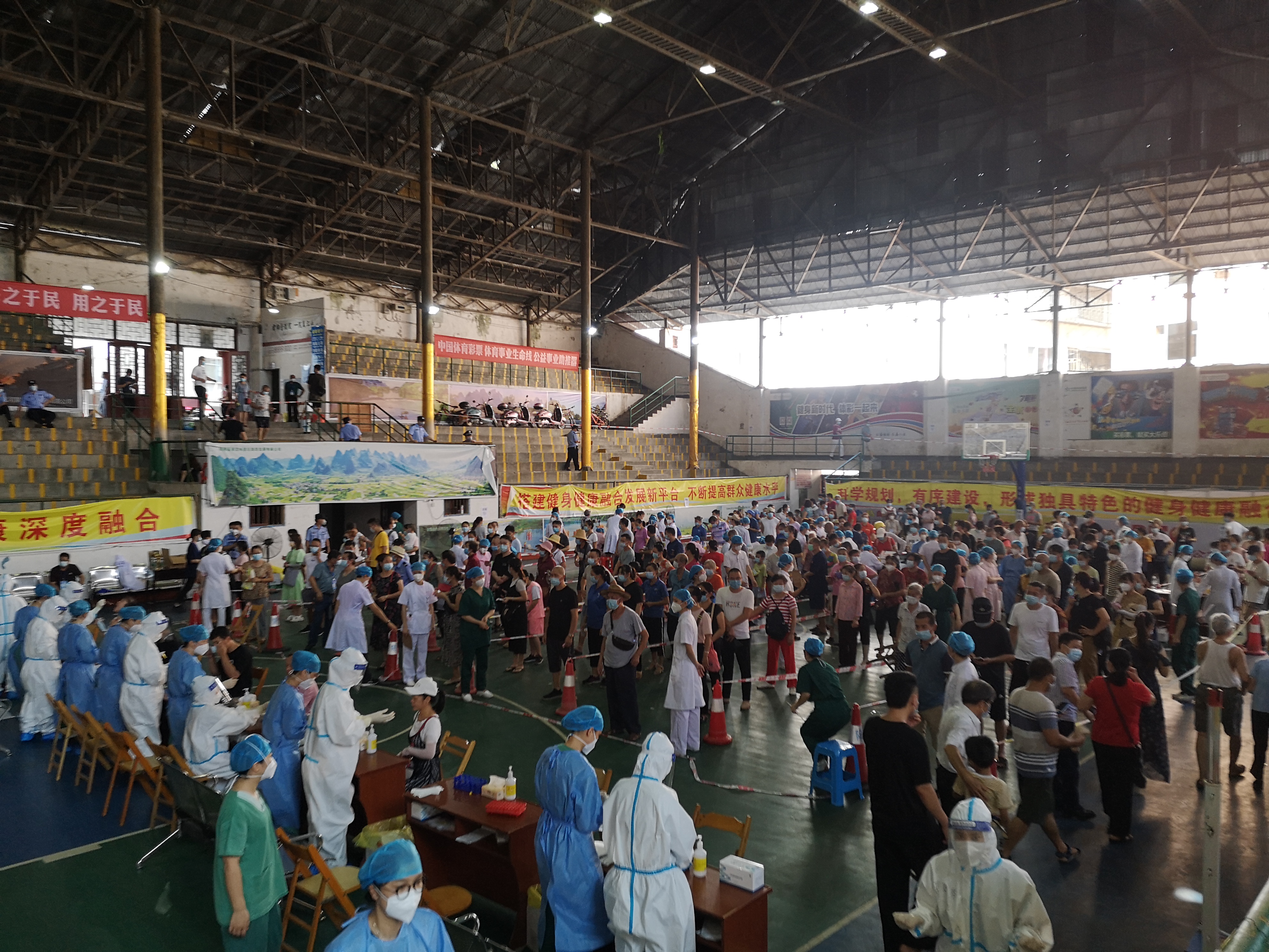 临危受命 星辰出征——广西壮族自治区南溪山医院前往多地展开核酸采样工作