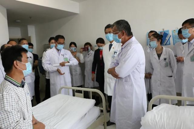 中美医疗集团探索肾病康复 MDT 新路径、院士领衔临床一体化发展研讨