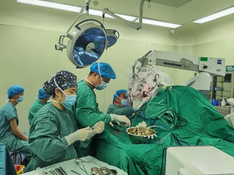 华润武钢总医院仁心仁术丨让微笑绽放在听神经瘤患者的脸上