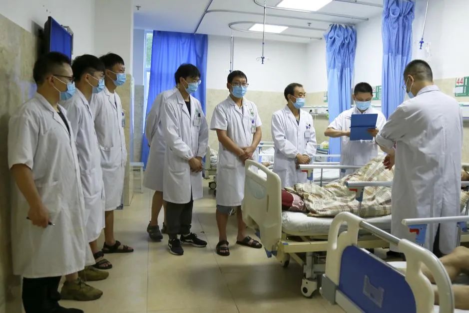 「川泌. 汉源」结盟，推动雅安市与成都专科医疗同质化发展