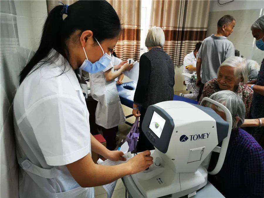 柳州市红十字会医院：中国流动眼科手术车「复明 18 号」第三次驶入合山