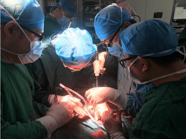西安交大一附院多学科联手成功完成一例复杂腹膜后肿瘤精准切除手术