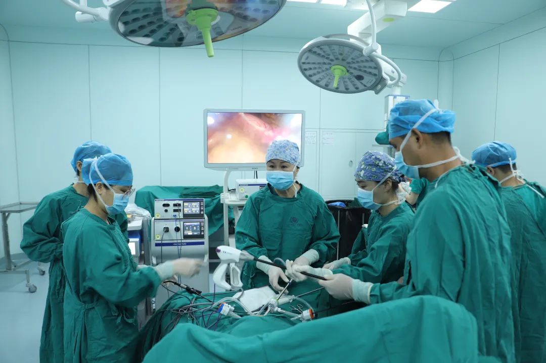 前海人寿广州总医院妇科成功开展首例腹腔镜下子宫骶骨固定术