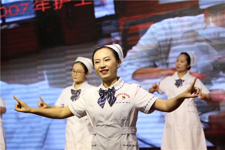 柳州市红十字会医院：最美的鲜花，送给最美的「TA」