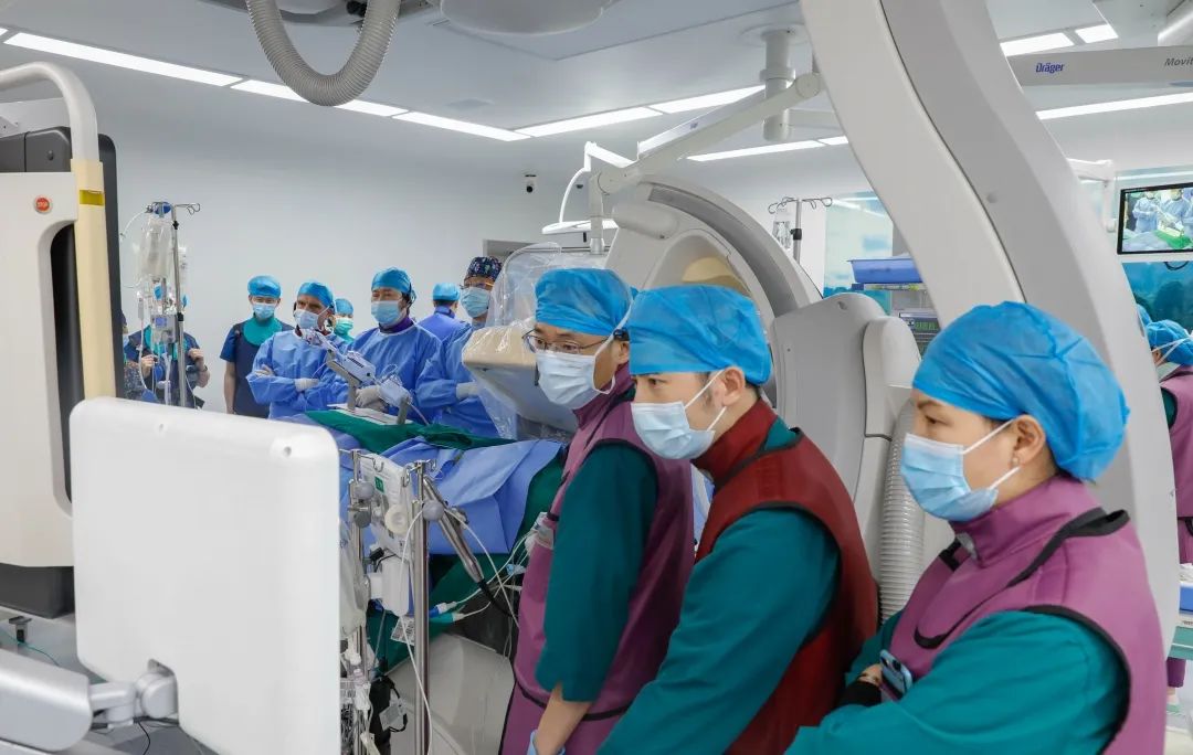 「强强联手」华中地区首例经导管二尖瓣钳夹术成功实施！