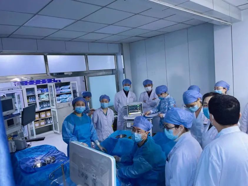 延安大学附属医院超声医学科顺利完成超声引导下子宫肌瘤射频消融术