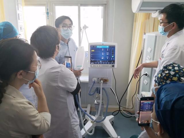 上海海华医院多学科协作，成功救治七旬老人