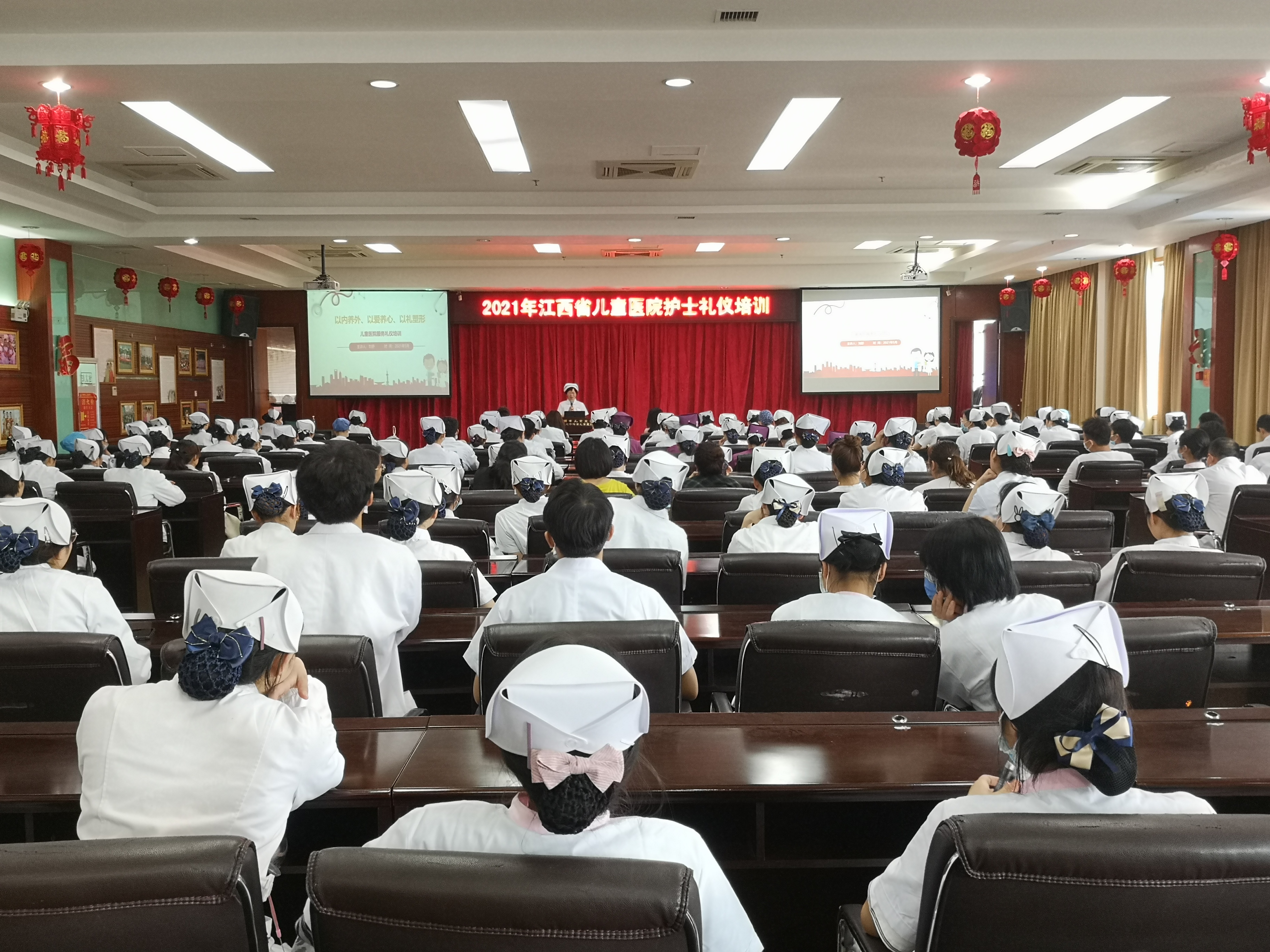 江西省儿童医院举办护士礼仪培训