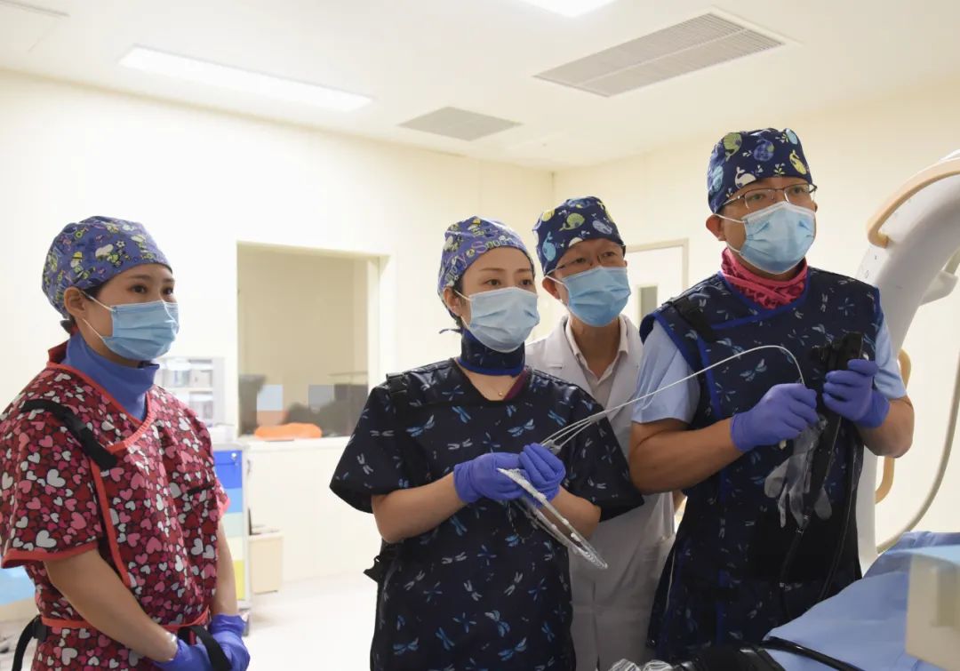 成都京东方医院成功开展内镜下逆行阑尾炎治疗术
