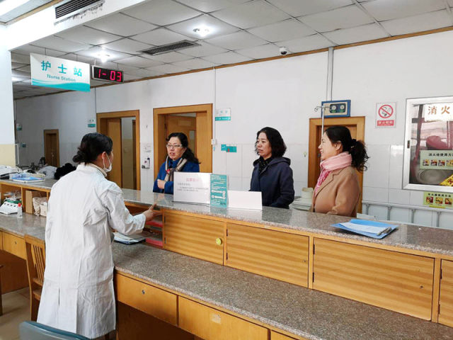 潍坊市人民医院领导召开职能部门会议并到一线调研工作