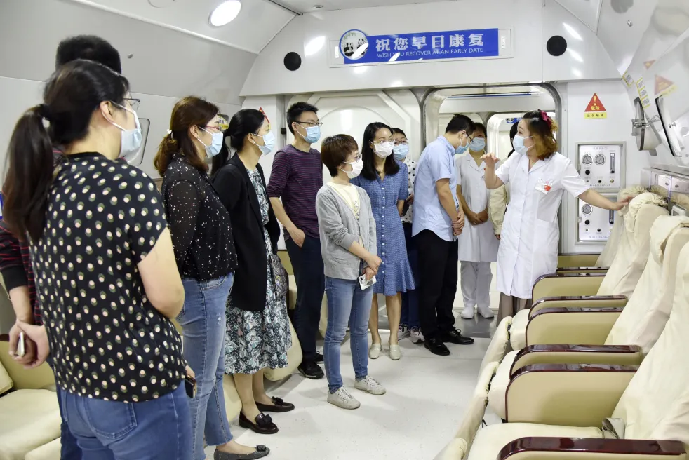 实践锻炼班干部前往上海市第二康复医院开展调研