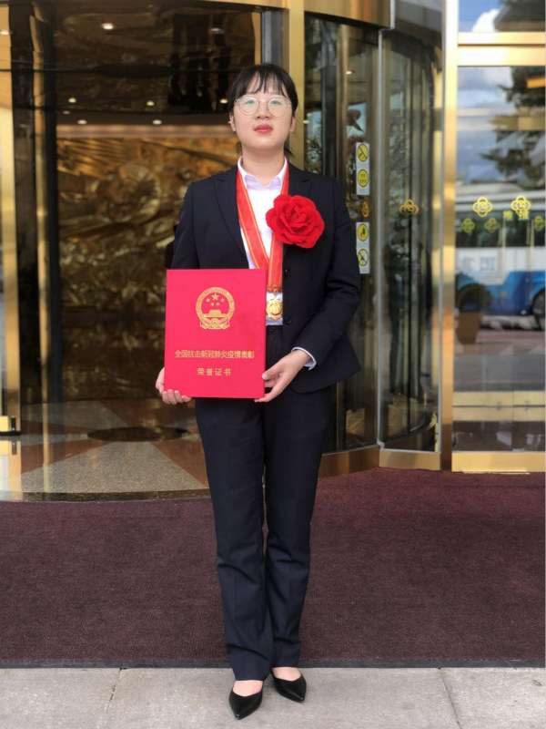 宜昌市第二人民医院邓甜甜在人民大会堂接受全国表彰！