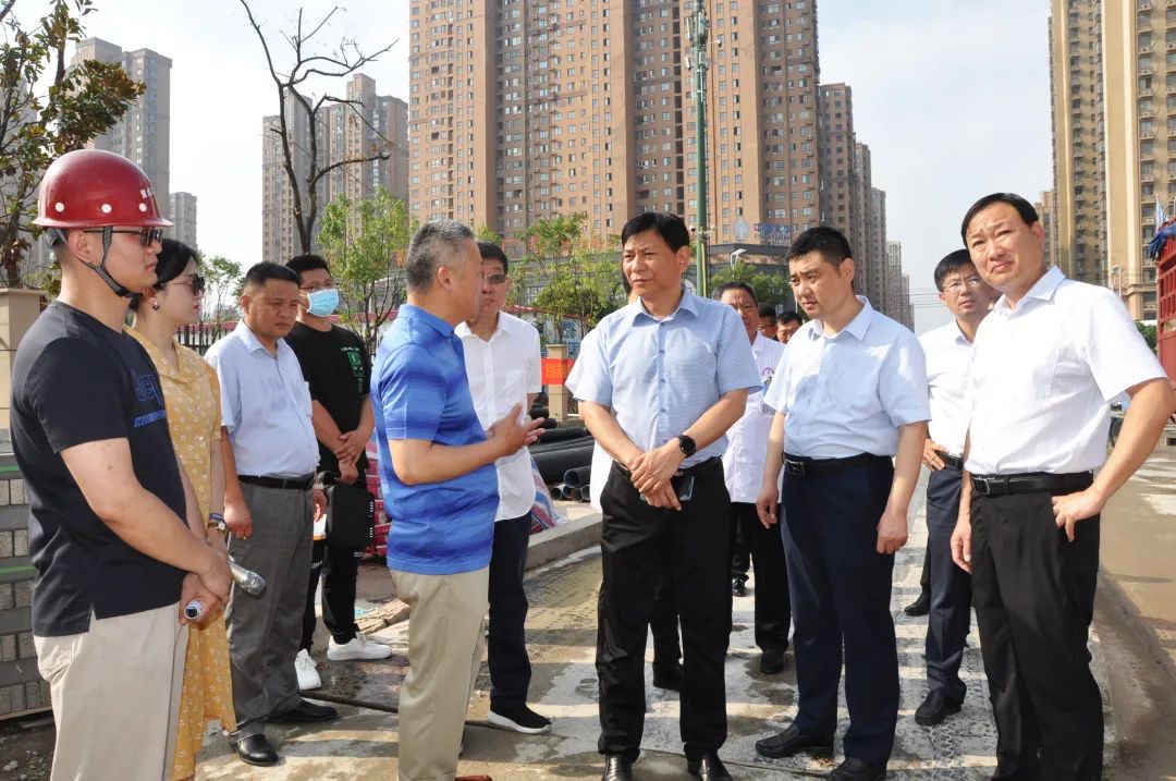 颍州区区委副书记区长刘峰一行调研阜阳市妇女儿童医院二期项目